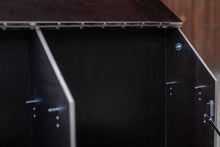 Carica l'immagine nel visualizzatore di Gallery, La BoxenBox® - pratico box portaoggetti per accessori per cavalli in legno - marrone scuro