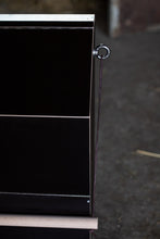 Carica l'immagine nel visualizzatore di Gallery, La BoxenBox® - pratico box portaoggetti per accessori per cavalli in legno - marrone scuro