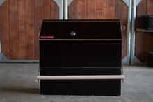 Carica l'immagine nel visualizzatore di Gallery, La BoxenBox® - pratico box portaoggetti per accessori per cavalli in legno - marrone scuro