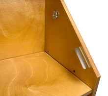 Cargar imagen en el visor de la galería, La BoxenBox® - práctica caja de almacenamiento para accesorios de caballos de madera - marrón oscuro
